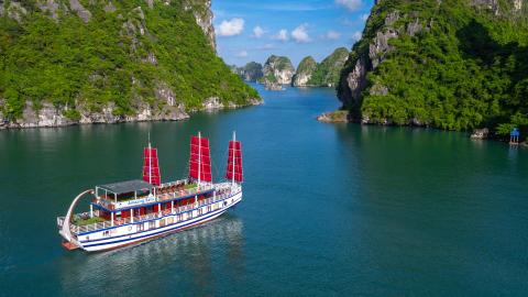 Amazing Halong Bay Luxury Sailing Vietnam